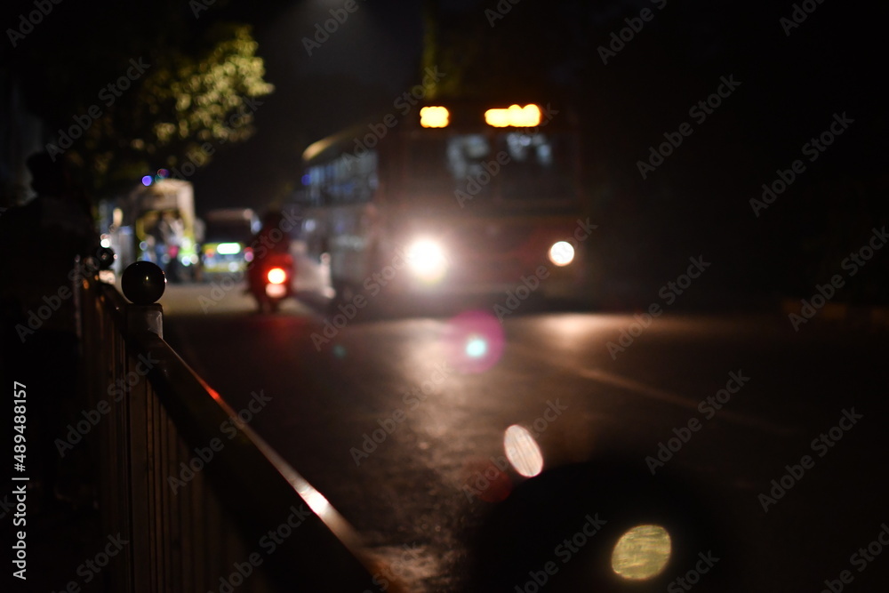Fototapeta premium Mumbai Red Bus in night