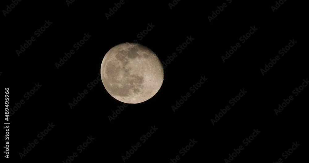 The full moon in the french sky