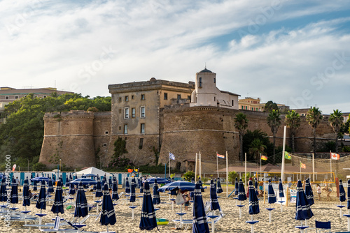 Принти на полотні View of the Sangallo fortress from The beach of Nettuno Rome