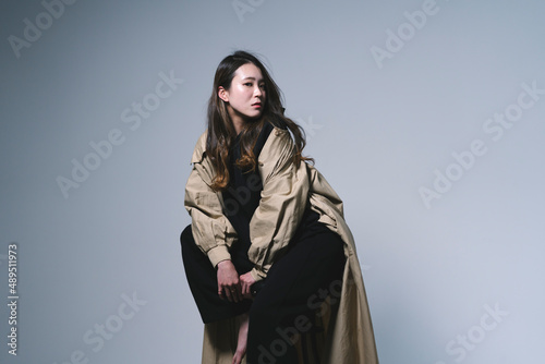 クールな女性ポートレート