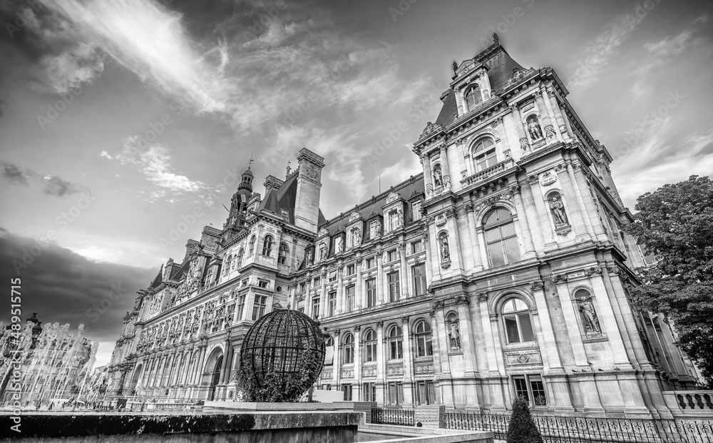 Exterior view of Hotel de Ville on a sunny day in Paris.