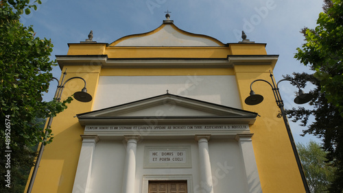 La chiesa dei Santi Stefano e Lorenzo a Bezzecca  nel territorio comunale di Ledro in Trentino-Alto Adige.