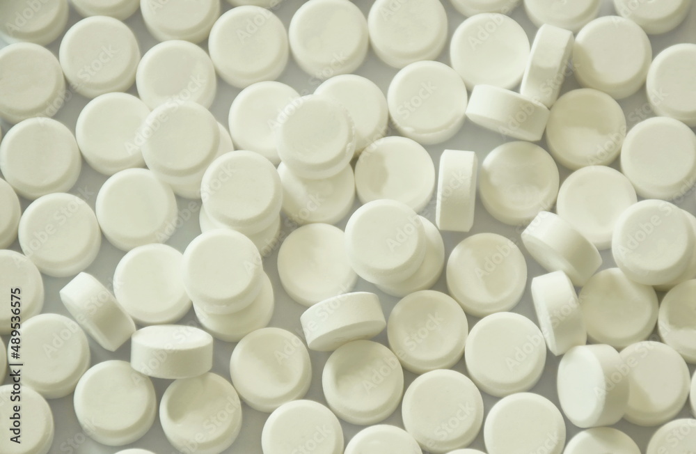 circle tablet medicine arranging on white background