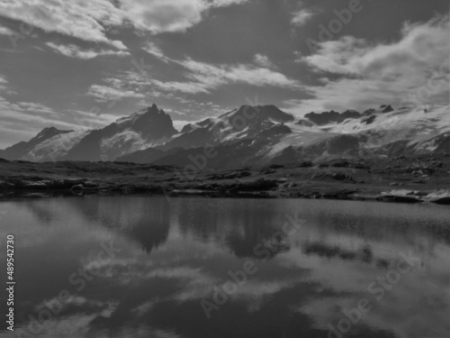 Alpes lake BW