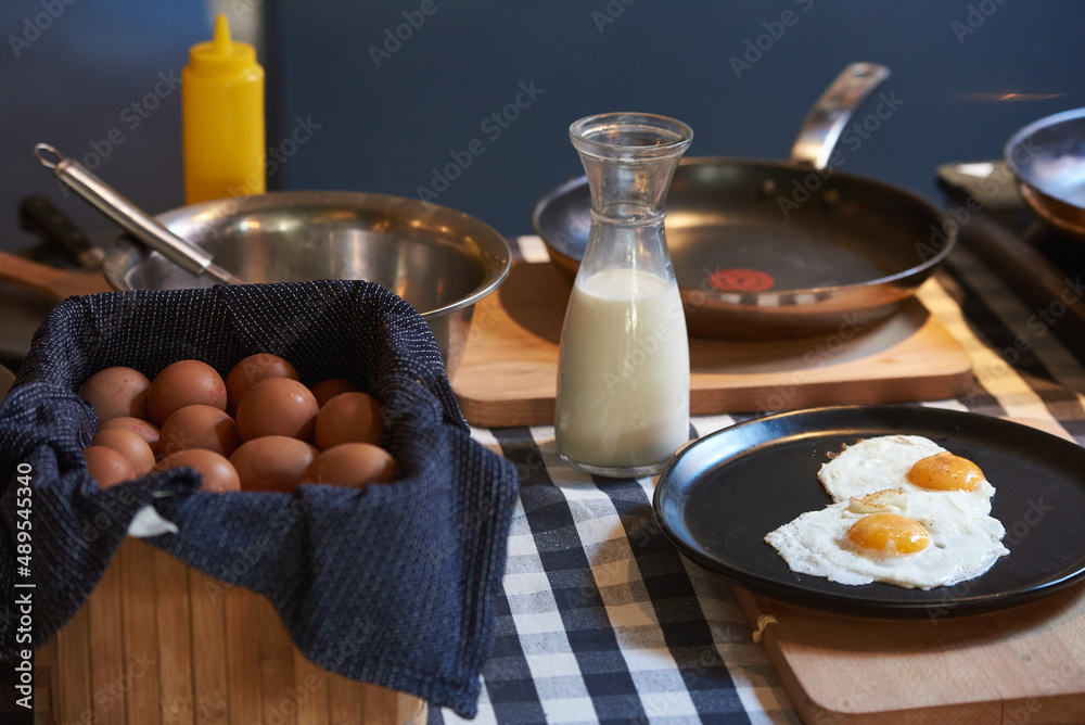 Fried eggs, milk, frying pan, kitchen table