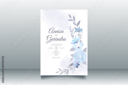 Beautiful blue floral frame wedding invitation card template Premium Vector