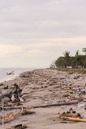 Fototapeta Naklejka Na Ścianę i Meble -  Pinrang, Sulawesi Selatan Indonesia.
Photo of a dirty beach in a village.
February 13 2022
