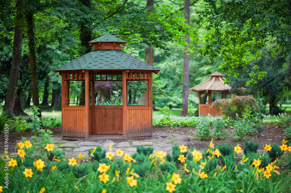Drewniana altana, park, drewniany domek letniskowy, pergola, Iłowa, lubuskie