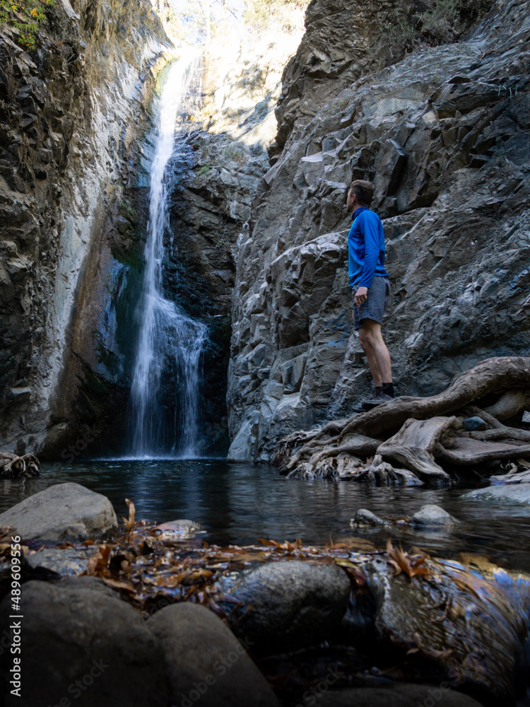 Obraz premium tourist at Millomeris Waterfall in Troodos Mountains in Cyprus