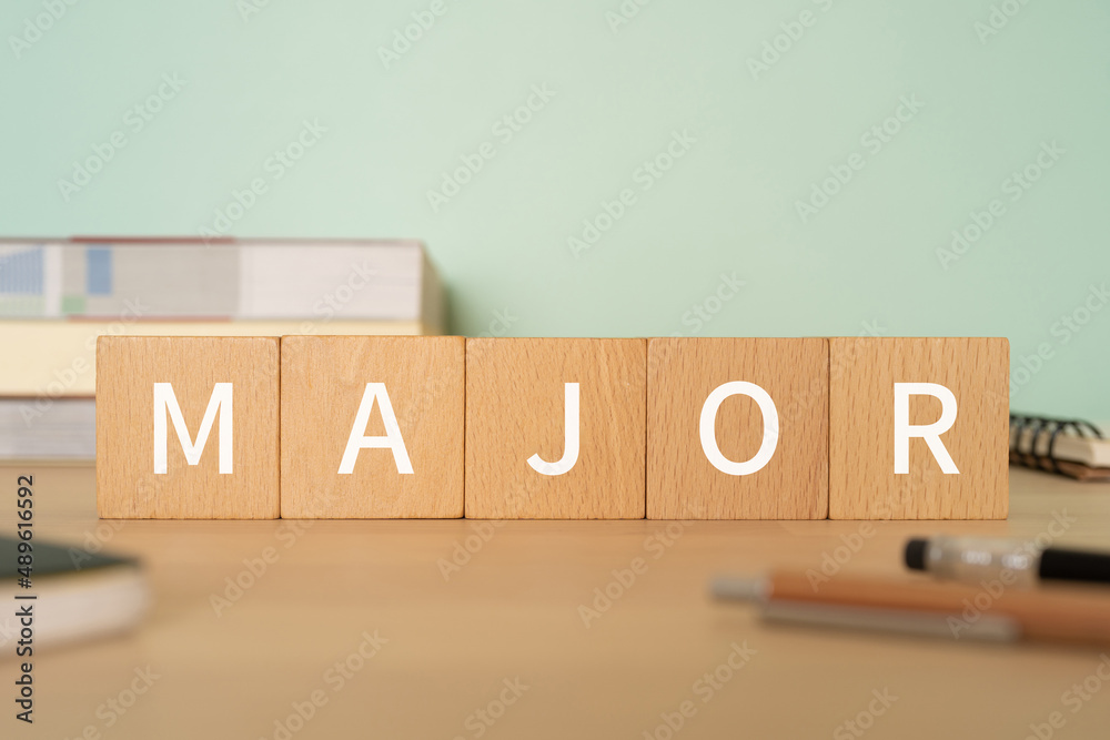 専攻のイメージ|「MAJOR」と書かれた積み木、参考書、ノート、ペン 専攻のイメージ|「MAJOR」と書かれた積み木、参考書、ノート、ペン