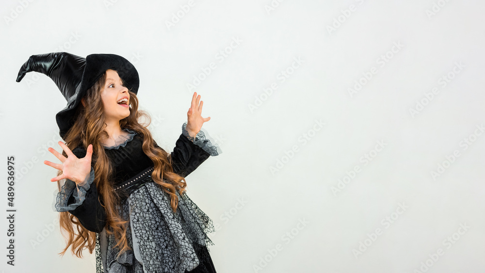 Little fairy is very surprised and shocked. The enchantress is shocked by what she saw. Little fairy is very surprised and shocked. The enchantress is shocked by what she saw.