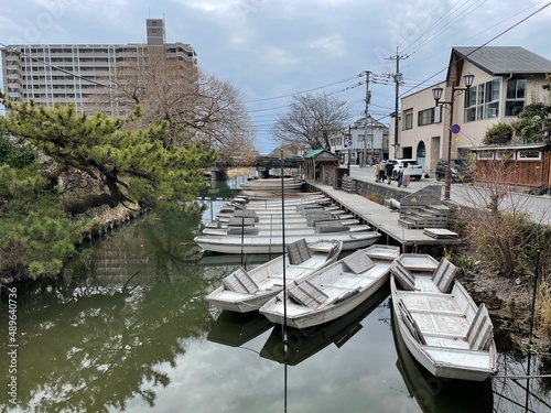 柳川の市街地を流れる川に浮かぶ無数の船