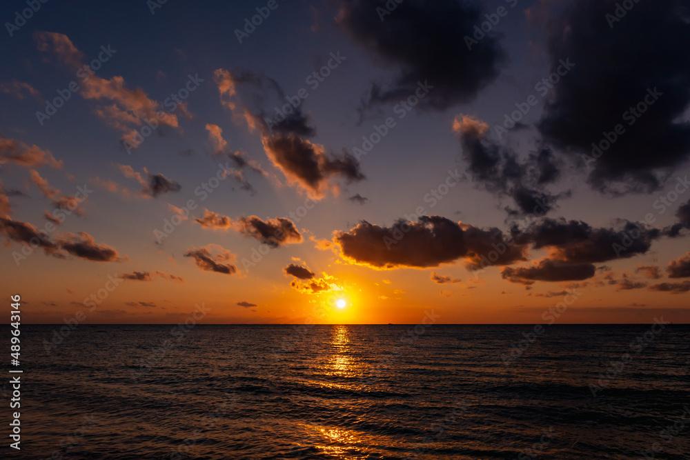 Obraz premium 残波岬の夕浜