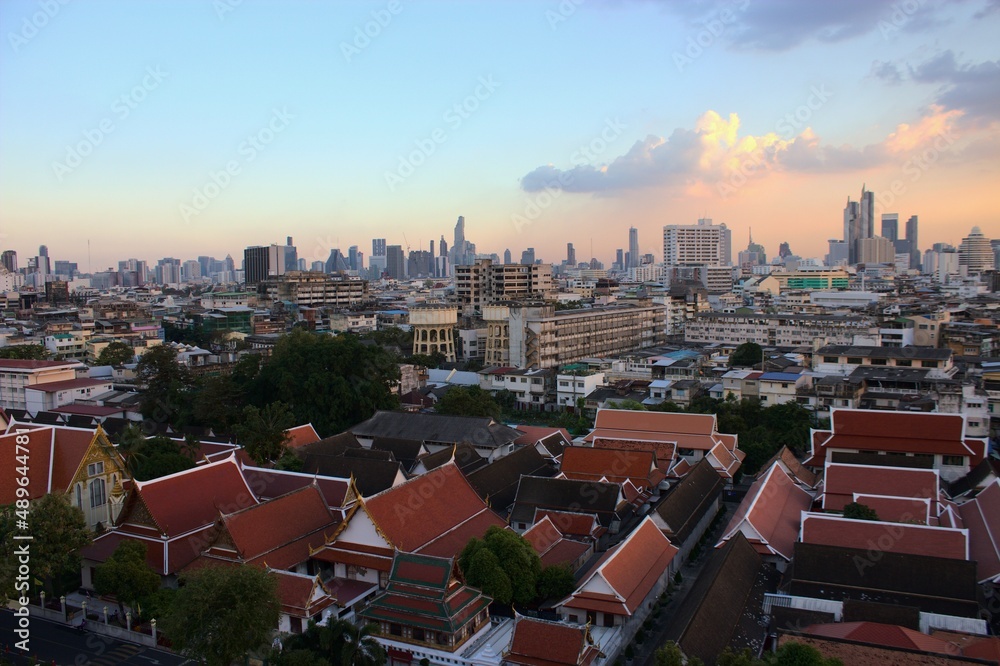 Obraz premium Bangkok, entre tradition et modernité
