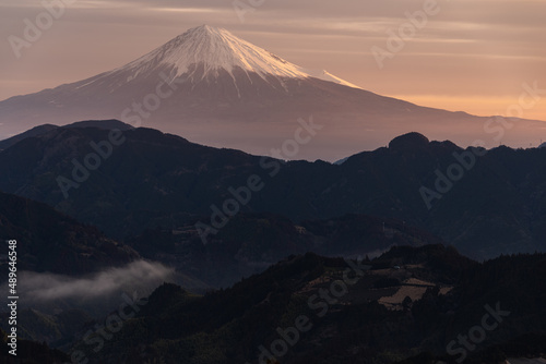 朝焼けの富士山