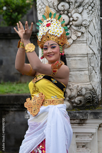 Asia women wearing traditional balinese dance costume in Bali temple. © Ace Mason