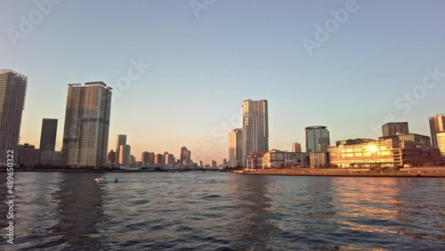 Wallpaper Mural 東京都江東区豊洲の夕方の都市景観 Torontodigital.ca