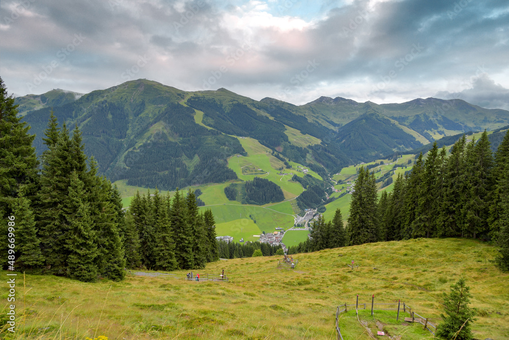 Alpen Landschaft bei Hinterglemm in Österreich