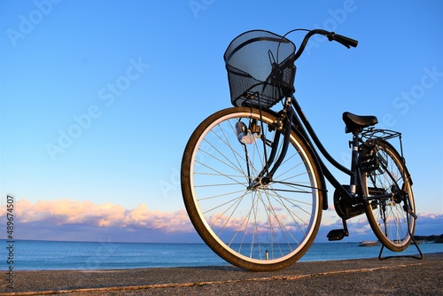 自転車、三重県、日本の観光、絶景、志摩市観光、海岸、夕日、海辺、海水浴 © BJ