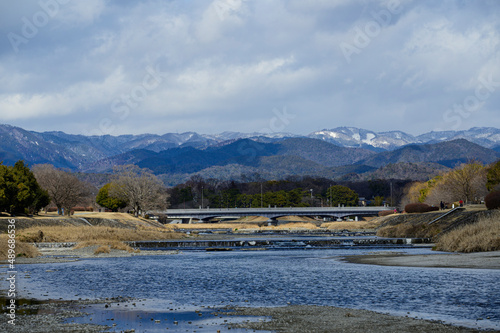 川と山