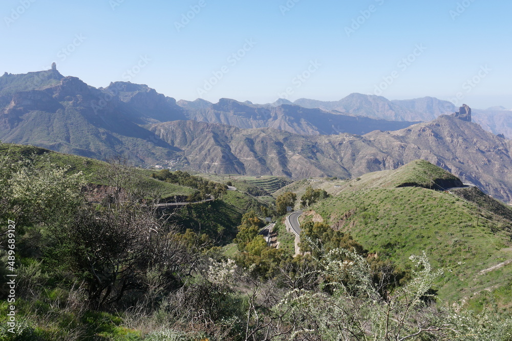 Naklejka premium Caldera de Tejeda mit Roque Bentayga und Roque Nublo auf Gran Canaria