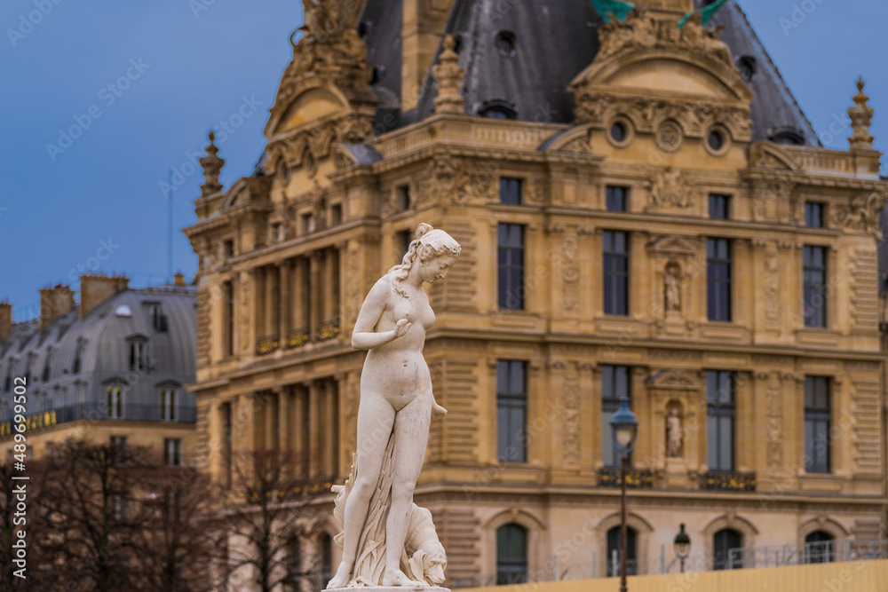 Obraz premium ESTATUA PARIS