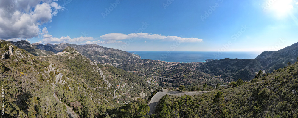 vue panoramique de la montagne au dessus de Menton - Alpes-Maritimes