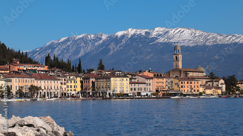 splendido panorama città di salò lago di garda photo