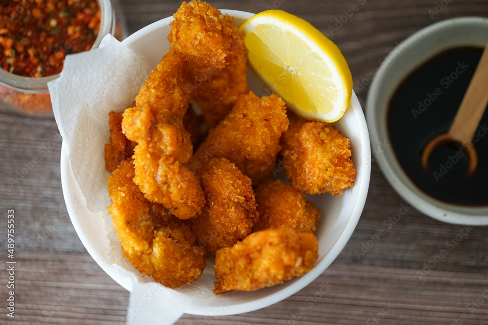 Crispy Fried Chicken Garnished with Lemon Crispy Fried Chicken Garnished with Lemon