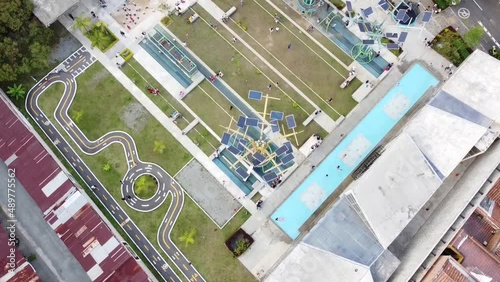 Parque de diversiones desde el aire photo