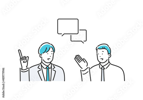 会話する二人の会社員の男性