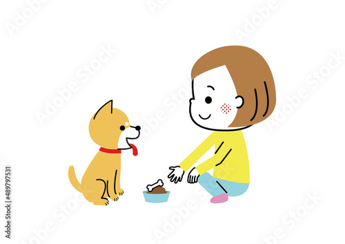柴犬に餌をあげている女の子