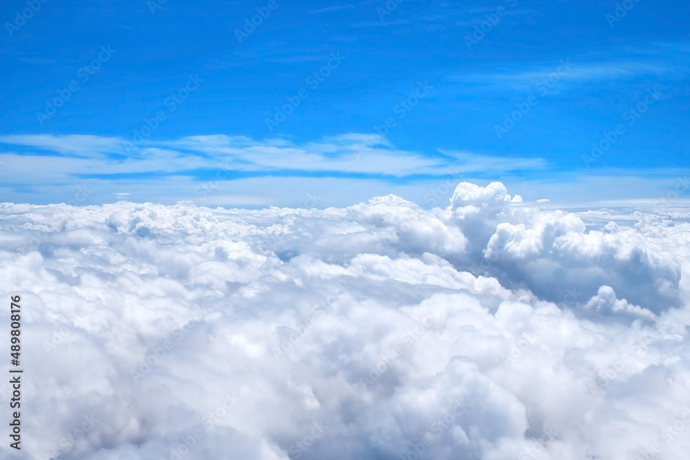 Naklejka premium 雲の上の青空