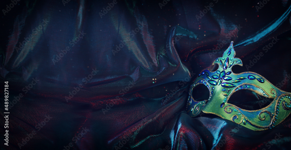 Naklejka premium Photo of elegant and delicate Venetian mask over dark background. banner