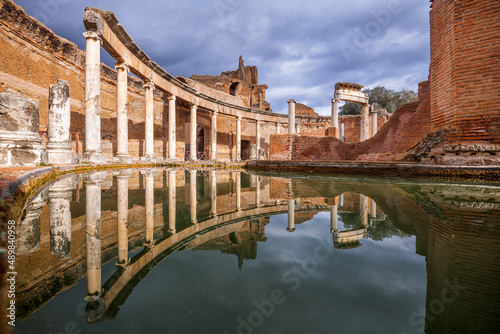 Fototapeta Teatro Marittimo in Hadrian's Villa in Tivoli, Italy