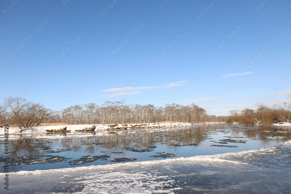 冬の釧路湿原〜雪と氷が流れる冬の釧路川