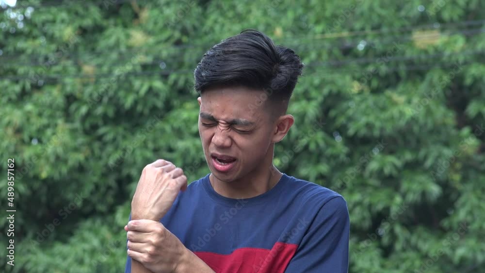 Asian Male Hand Pain Or Injury Asian Male Hand Pain Or Injury