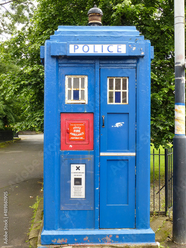 Obraz na plátně Blue Police Box in Glasgow, Scotland