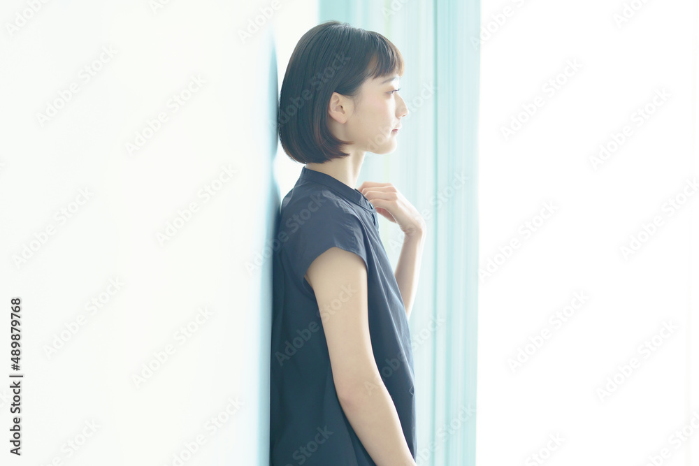 女性の横顔 女性の横顔