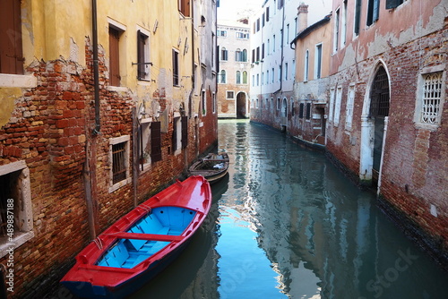 水の都ヴェネツィアのあるほとり © 大輔 岡村