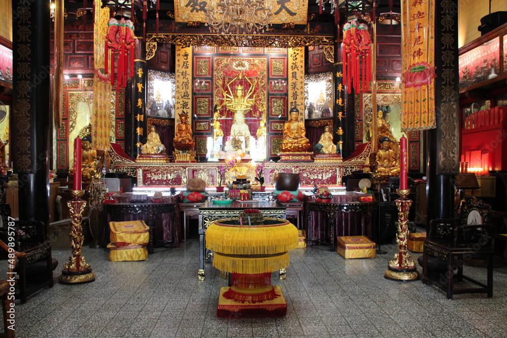 chinese temple (leong san see temple) in singapore 