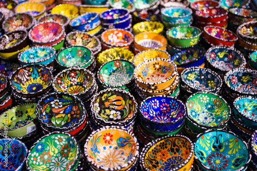 Classical and traditional Turkish colorful ceramics on the Istanbul Grand Bazaar. Istambul  Turkey