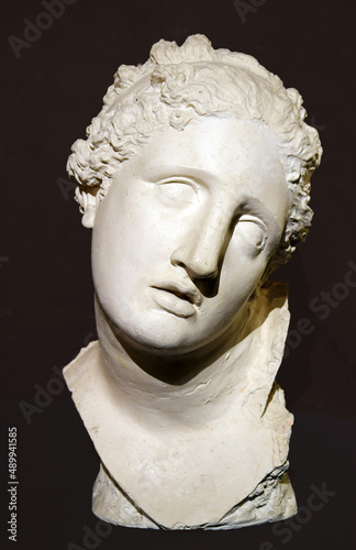 Head of temperance, by Antonio Canova