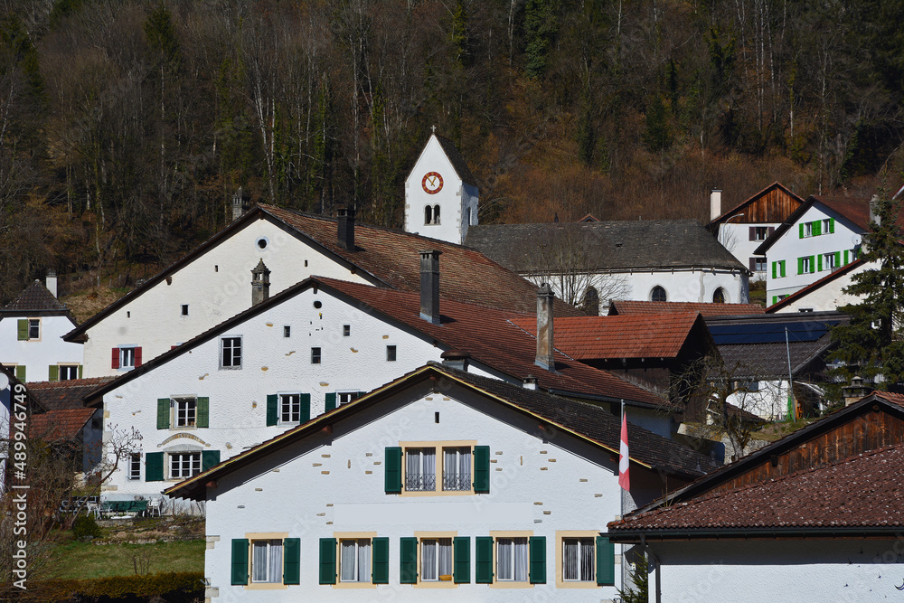 Das Dorf Soubey am Doubs, Kanton Jura