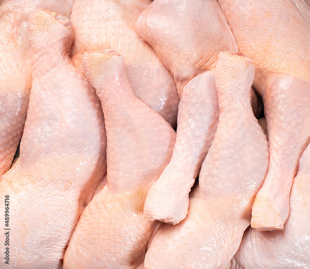 Fresh chicken leg with skin many pieces close-up for a supermarket, retail. Raw chicken meat.Raw chicken legs . Fresh chicken leg with skin many pieces close-up for a supermarket, retail. Raw chicken meat.Raw chicken legs .