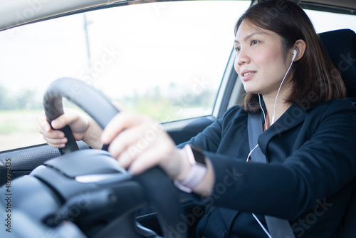 woman driving a car © thaiview