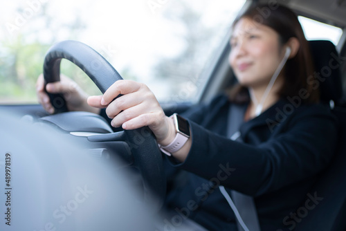 woman driving a car photo