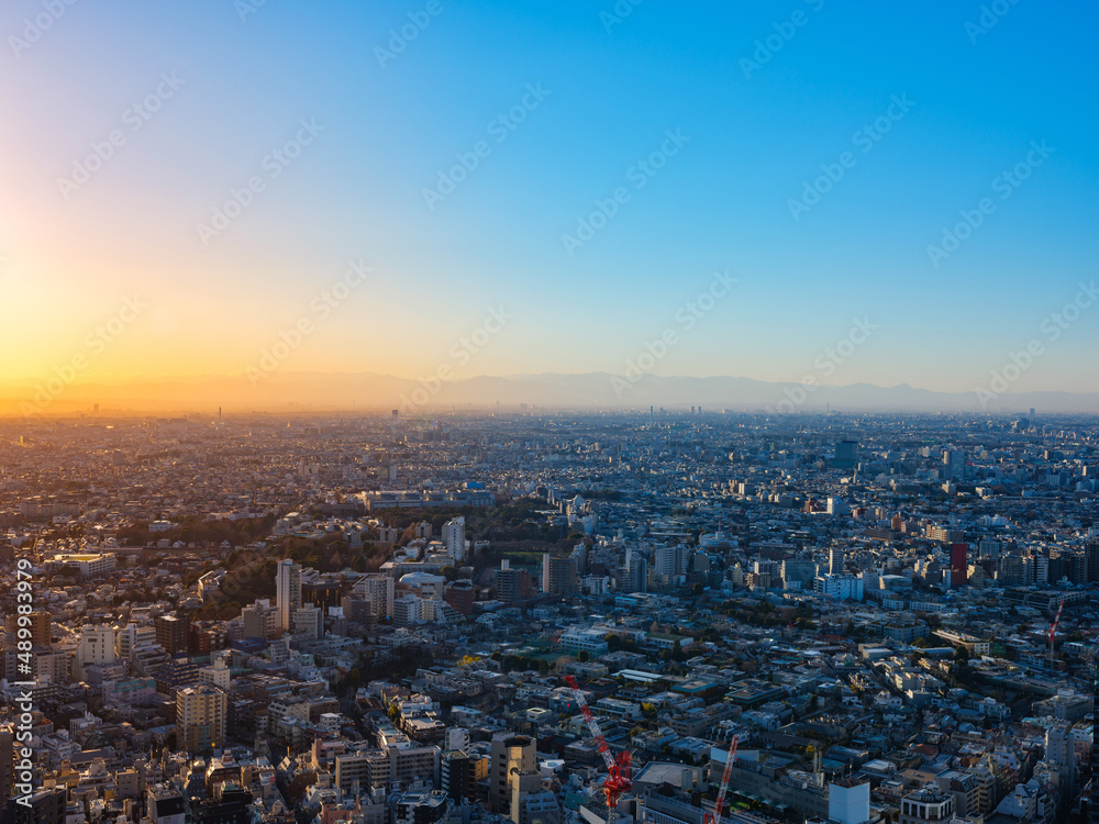 Fototapeta premium 夕方の都市風景