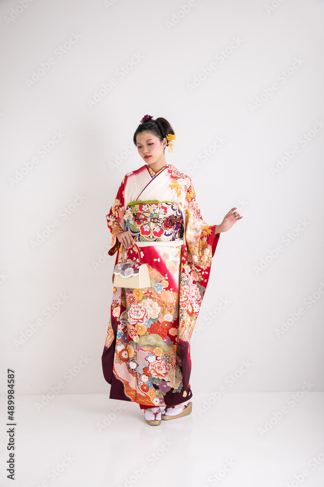振袖を着た日本髪の女性　Japan