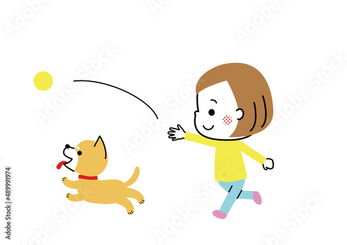 柴犬とボール遊びをする女の子